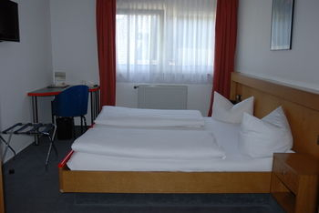 Guestroom 2, Gasthof Post, Günzburg