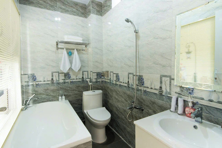 Bathroom, VT Villa Cua Dai Hoi An, Da Nang