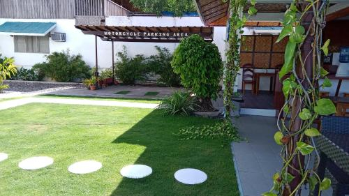 Others 3, Bernis Hostel, Moalboal