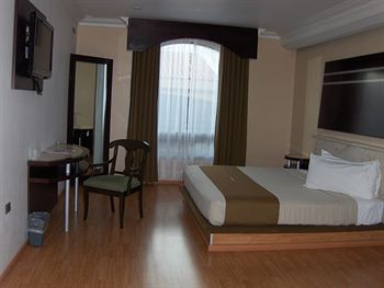 Others 2, Hotel Dubrovnik, Mérida