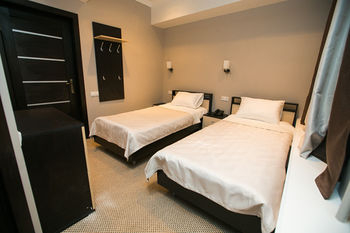 Others 5, Hanzer, Central
