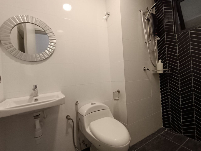 Bathroom, The Horizon Ipoh 2BR L11 by Grab A Stay, Kinta