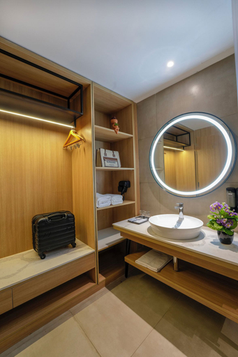 Bathroom 5, TGI Oberon, Bangalore