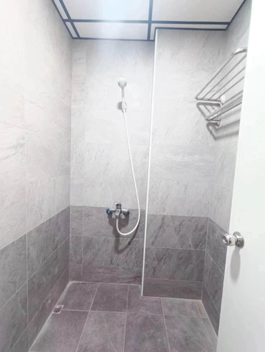 Bathroom 4, North Coast Hostel, New Taipei City