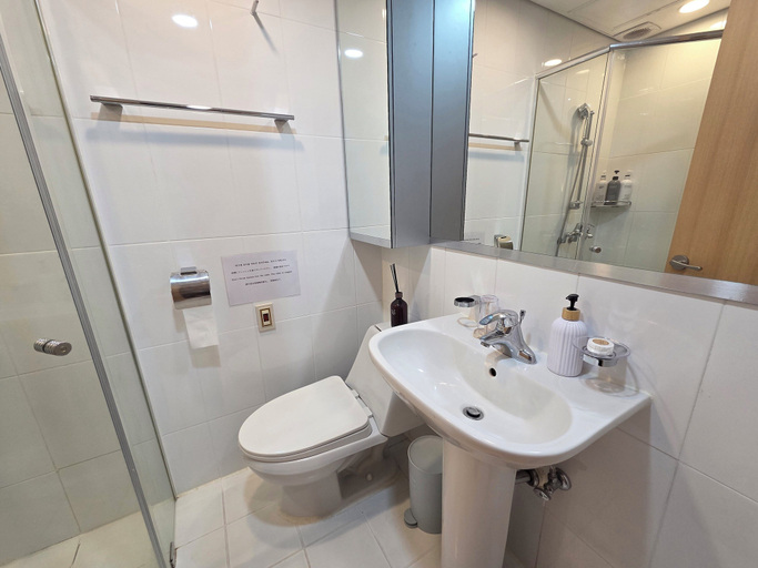 Bathroom 3, Incheon Airport Line Guest House, Jung