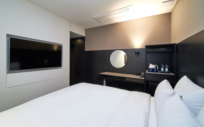 Others 2, Bangbae Hotel 2001, Seocho