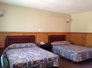 Others 4, Motel Le Paysan, Montréal