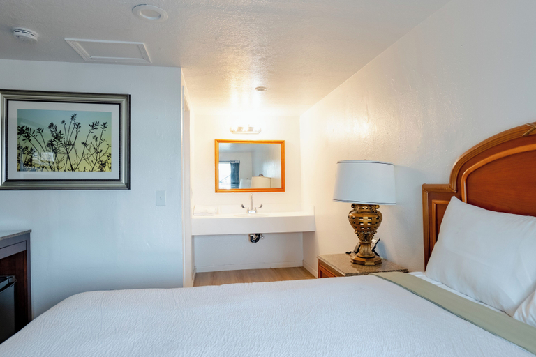 Bedroom 2, Horseshoe inn, Multnomah