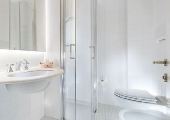 Others 2, 호텔 밀튼 리미니(Hotel Milton Rimini), Rimini
