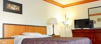 Others 5, Motel Bellefeuille, Francheville