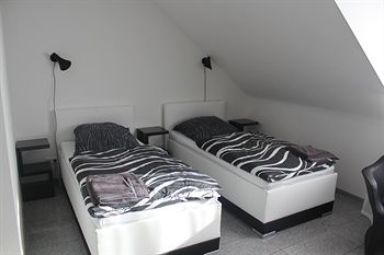Guestroom 2, Lipp Apartments, Köln