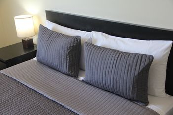 Others 5, Hamilton Motor Inn, Hamilton