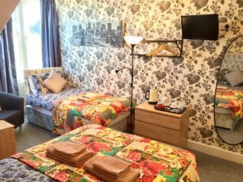 Others 5, 16 Pilrig Guest House, Edinburgh