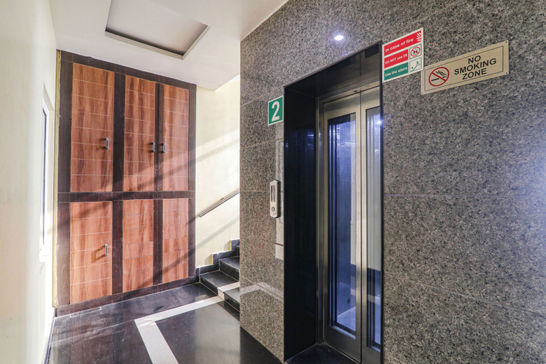 Public Area 2, Via Grand Inn, Lucknow