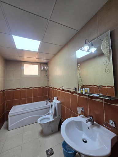 Bathroom 3, Al Asr almasi Suite Apartments, Al Madinah Al Munawwarah