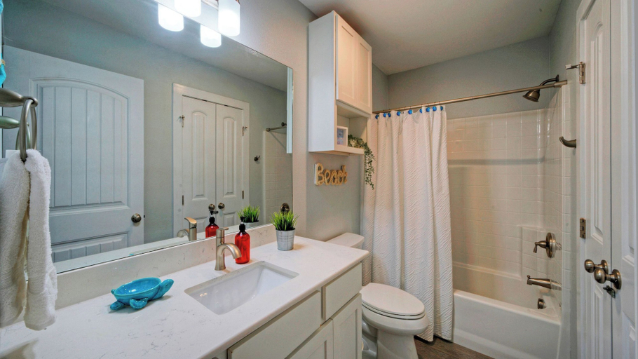 Bathroom 4, Salty Texan by Avantstay Central Location, Views, Nueces