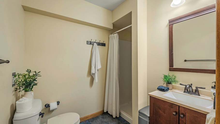 Bathroom 4, Hickory Haven by Avantstay Hot Tub, Game Room, Theater, Deck, Carbon