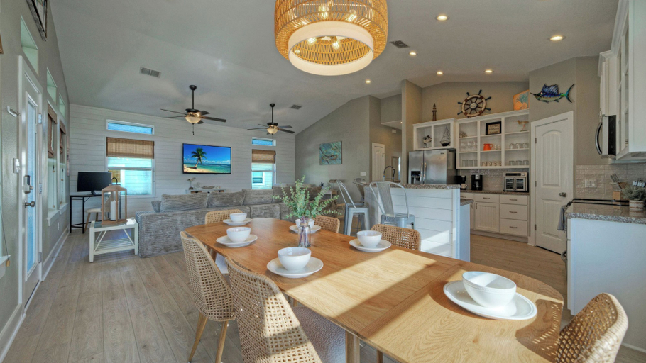 Others 5, Steps to Beach, Balcony, Ocean View Golf Cart Zone Casa Rosada by Avantstay, Nueces