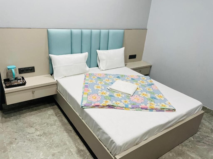 Room 3, Staylo The Royal, Delhi