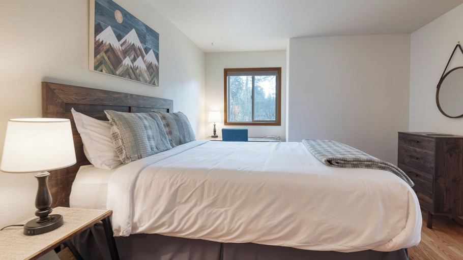 Bedroom 5, Private Boat Ramp Access Hot Tub, Fire Pit, Deck River Meadows by Avantstay, Deschutes