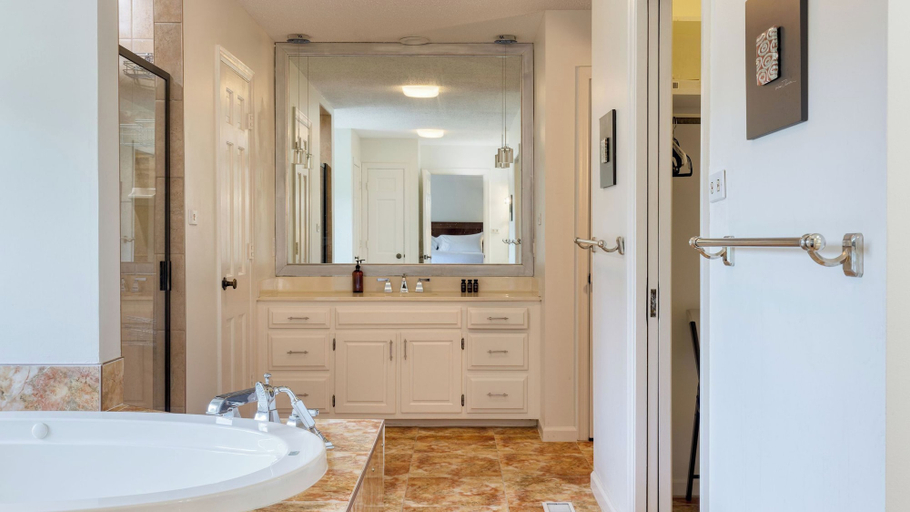 Bathroom 4, Amber Lodge by Avantstay Pool, Firepit, Sauna, Jefferson