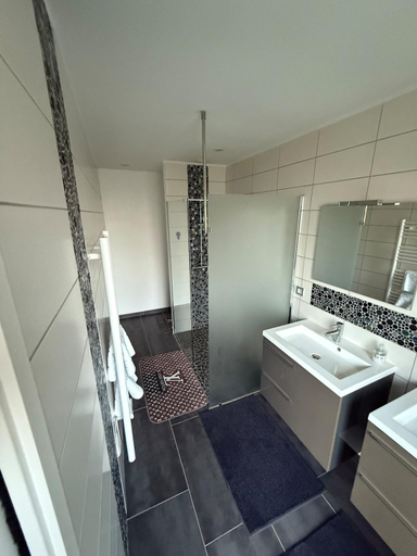 Bathroom 4, Summer House, Vendée