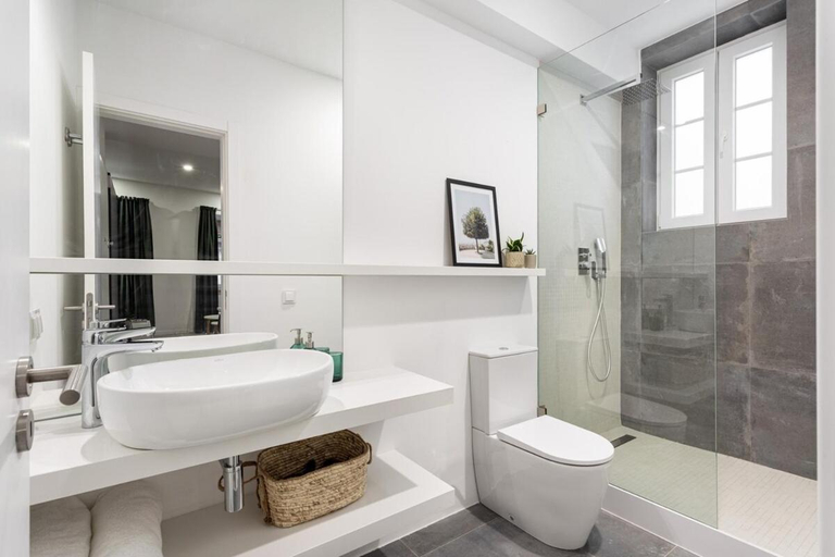 Bathroom 3, Studios Terra & Mar, Lisbon