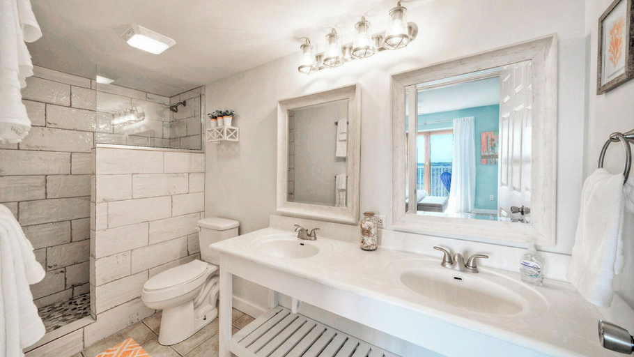 Bathroom 4, Beachfront Complex w/ 2 Pools, Tennis Gulf Views Rise N Beach by Avantstay, Nueces