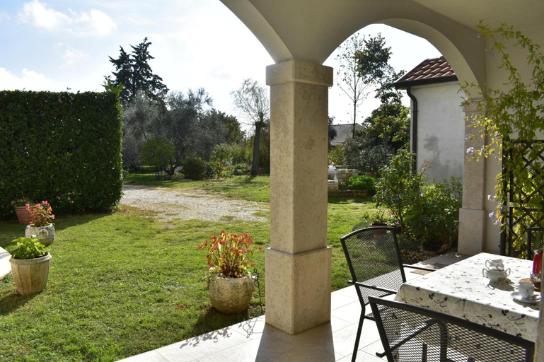 Garden 4, Charming vacation home with garden, Umag