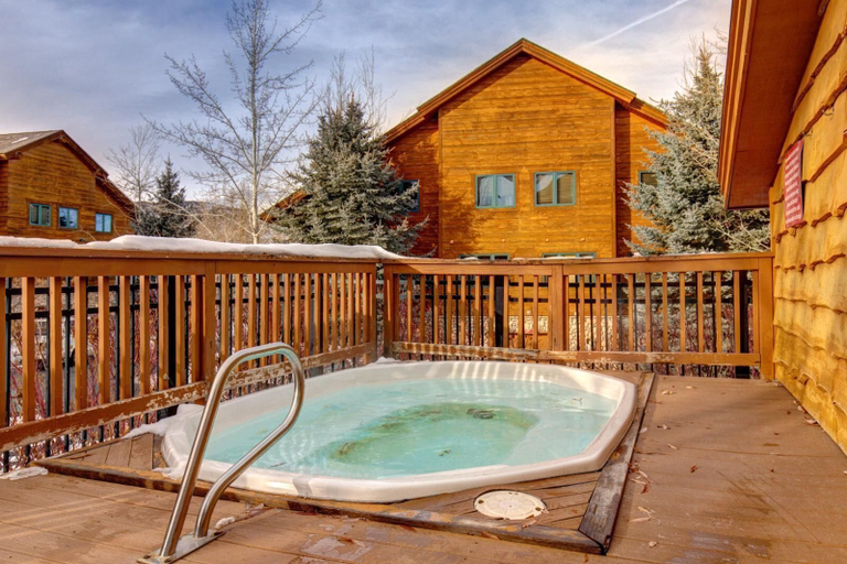 Sport & Beauty, Timber Wolf Lodge by KBM, Summit
