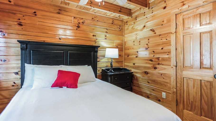 Bedroom 3, Summit View Way by Avantstay Resort Cabin w/ Hot Tub, Pool Table, Deck Views, Sevier