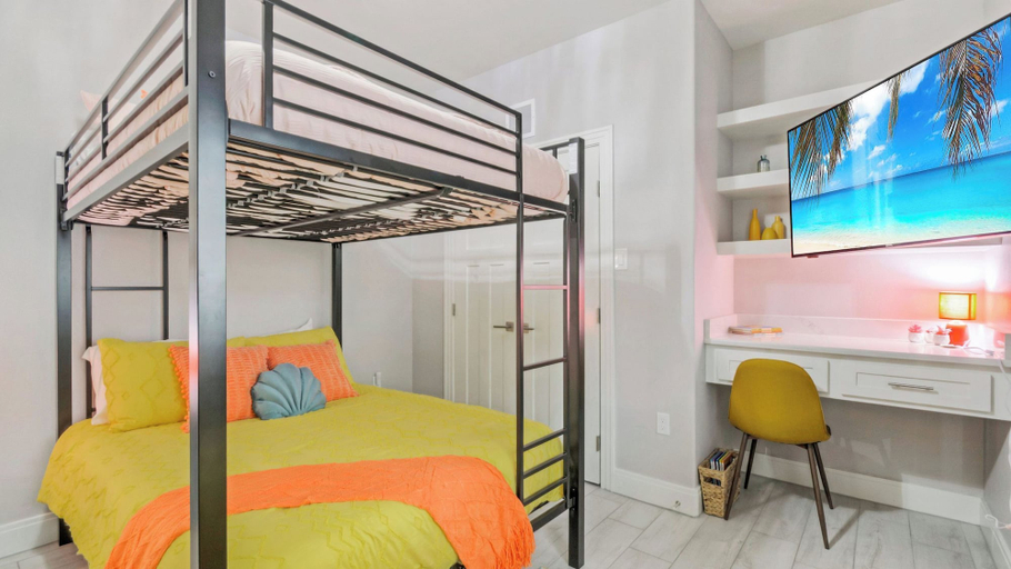 Bedroom 2, Graford by Avantstay Hot Tub, Firepit, Mini Putt, Nueces