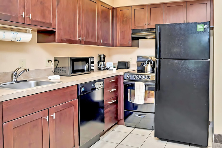 Interior 5, King Suite w Pool & Hot Tub Near Disney, Orange