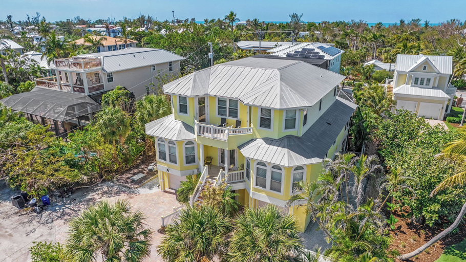 Exterior & Views 2, Walk to Beach, Pool+hot Tub, Game Room Captiva 5bdr Coco Mango by Avantstay, Lee