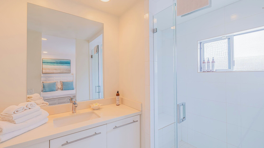 Bathroom 4, Private Rooftop + Steps to the Beach Chic Design Seaside Style by Avantstay, Orange