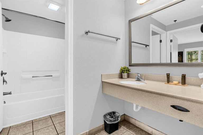 Bathroom, 1BR Condo Near Universal Studio With Hot Tub w Pool, Orange