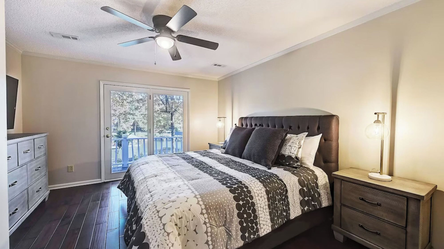 Bedroom 3, Lakefront Home Private Dock, Tiki Bar, Firepit Shore to Please by Avantstay, Lincoln