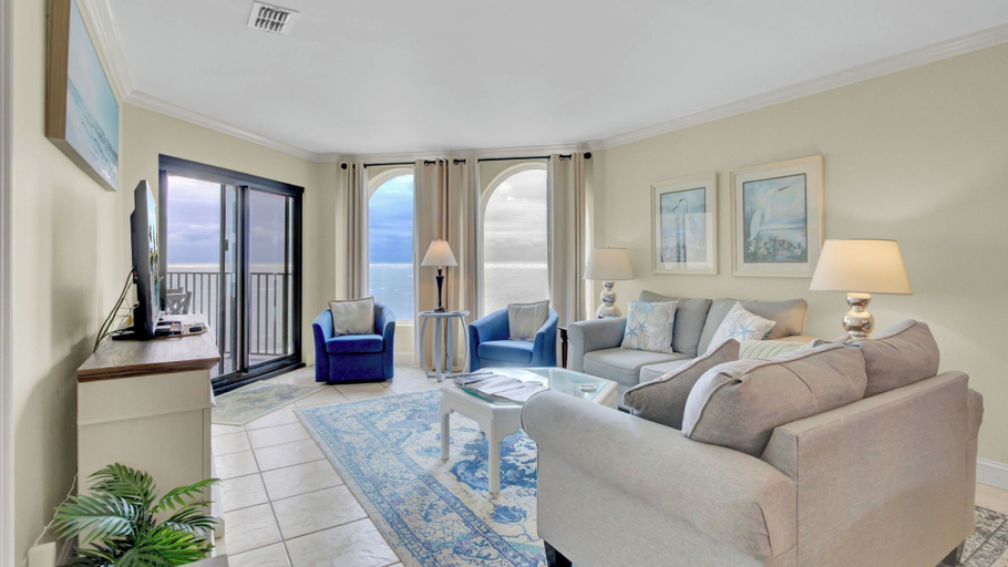Interior 2, 313 Seascape by Avantstay Walk to Beach + Pool Access Beachfront Condo + Oceanview, Charleston