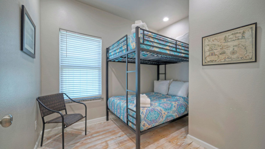 Interior 3, Pool, Boat Dock, Balcony w/ Bay Views Cooper's Hawk by Avantstay, Nueces