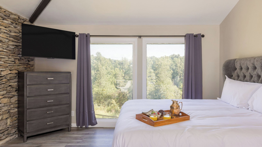Bedroom 2, Amber Refresh by Avantstay Pool and Hot Tub, Jefferson
