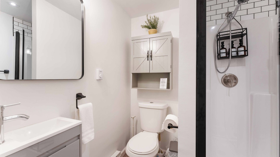 Bathroom 4, Birchwood by Avantstay Game Room + Lake Access, Monroe