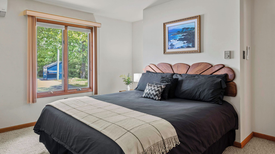 Bedroom 4, Harmony Ridge by Avantstay Fireplace, Large Deck & Forest Views, Carbon