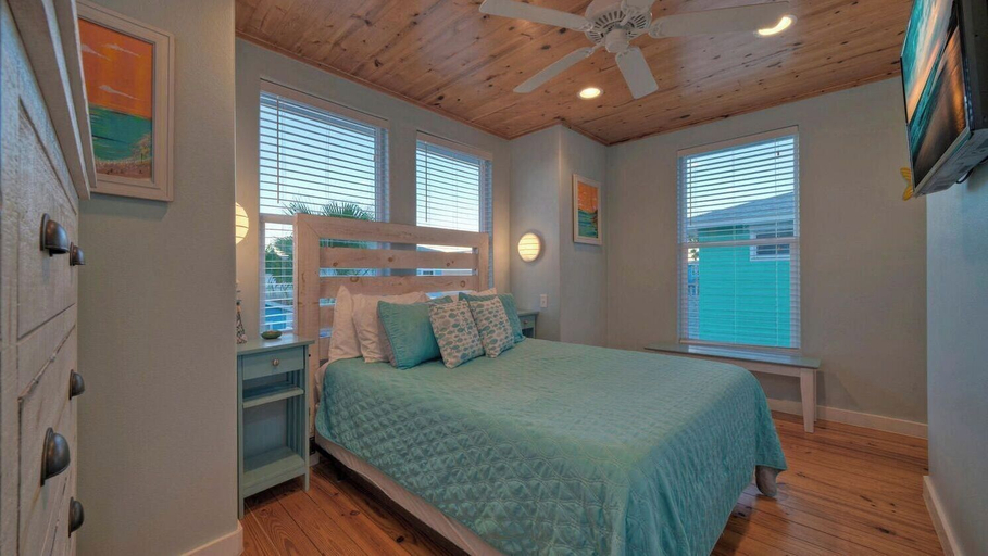 Bedroom 3, Private Yard, Shared Pool Near the Beach Bluetique Hotel by Avantstay, Nueces