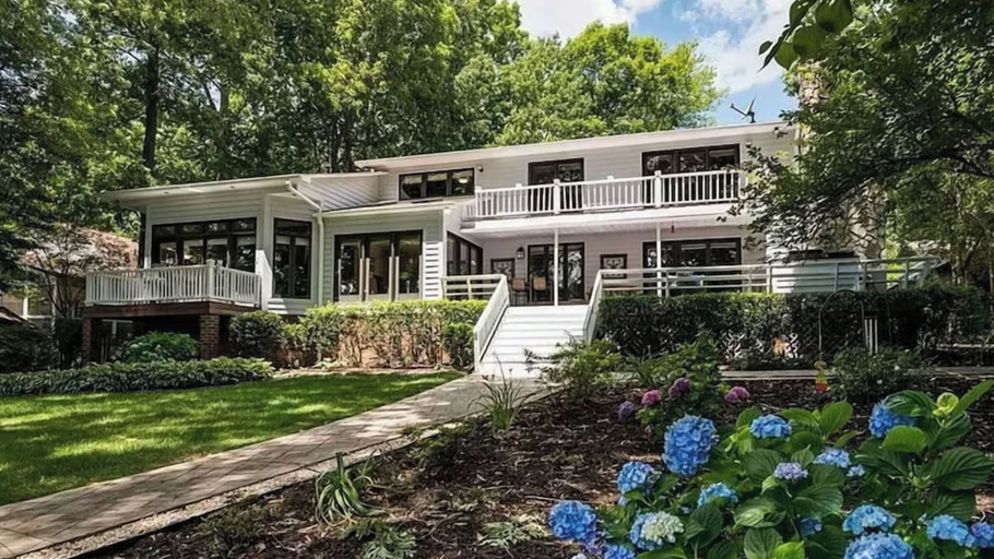 Exterior & Views 2, Lakefront Home Private Dock, Tiki Bar, Firepit Shore to Please by Avantstay, Lincoln