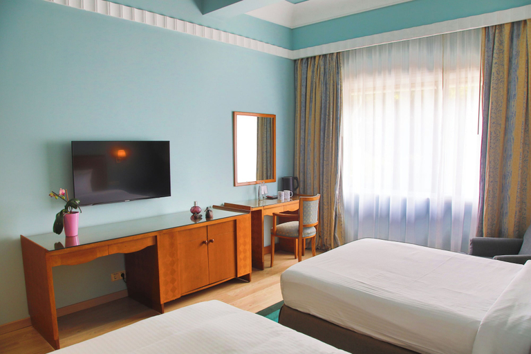Bedroom 4, Warwick Palm Beach Hotel, Beirut