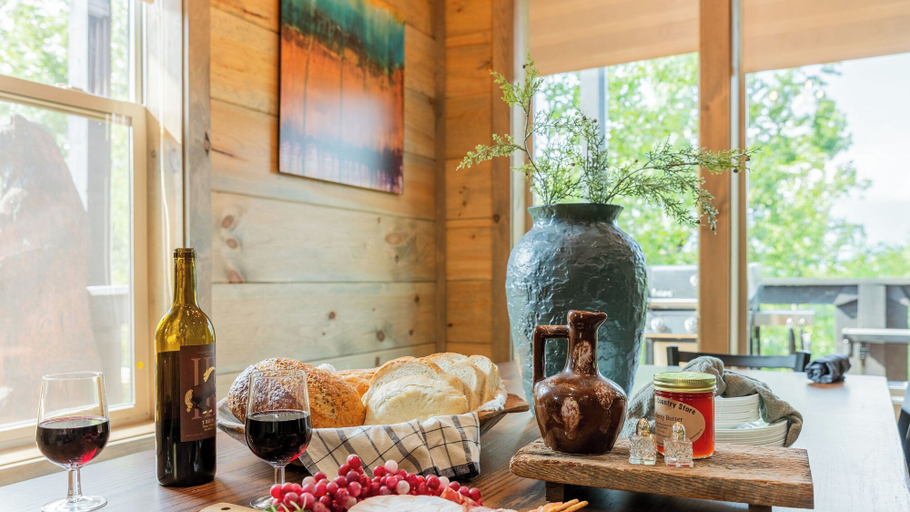 Food & Drinks, Luxe Design New Build Indoor Pool, Spa, Arcade, Firepit Rambling Ridge Lodge, Sevier