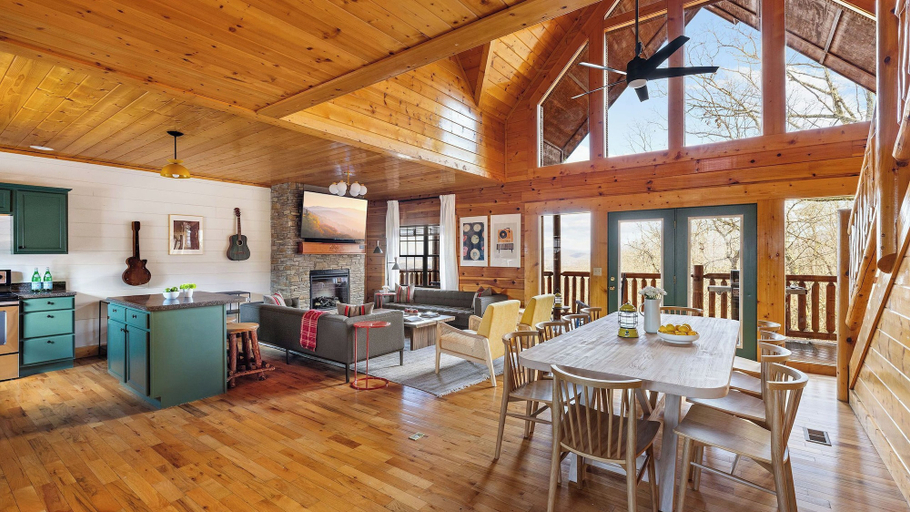 Food & Drinks, Bears Den Way by Avantstay Private Golf Sim, Firepit & Mountain Views Near Dollywood, Sevier