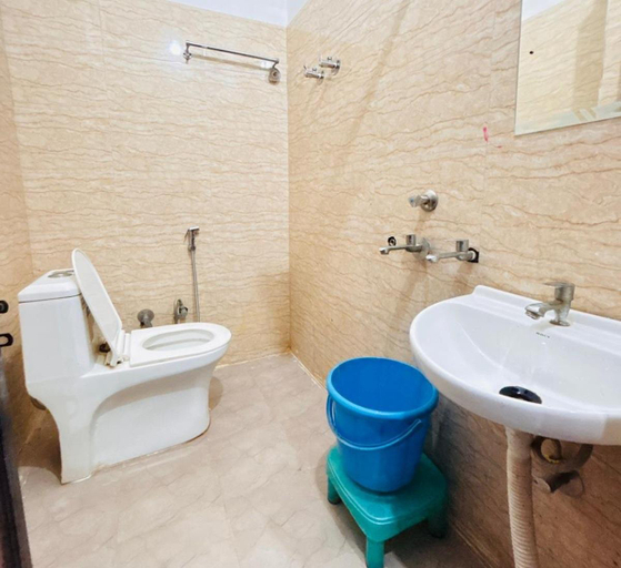 Bathroom, The Ramsetu Palace, Faizabad