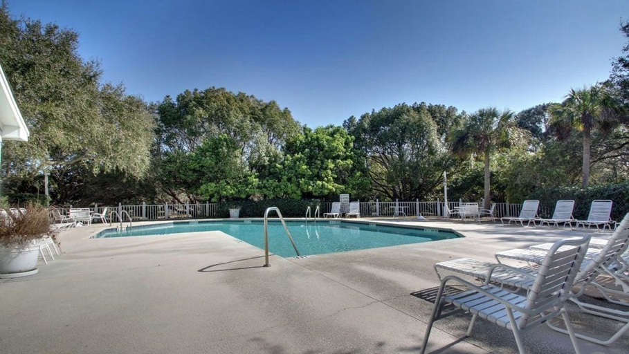 Sport & Beauty, 55 Pelican Bay by Avantstay Easy Beach Access + Shared Pool + Screened Porch + Ping Pong, Charleston