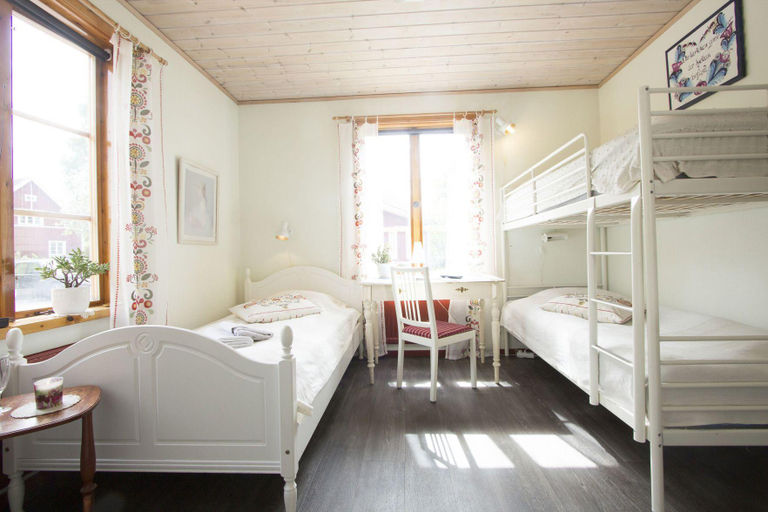 Bedroom 2, Prinsgarden B&B rum stugor, Mora